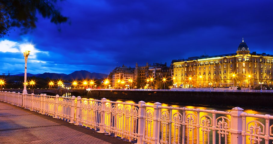 Donostia de noche